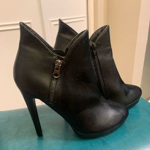 Heeled booties